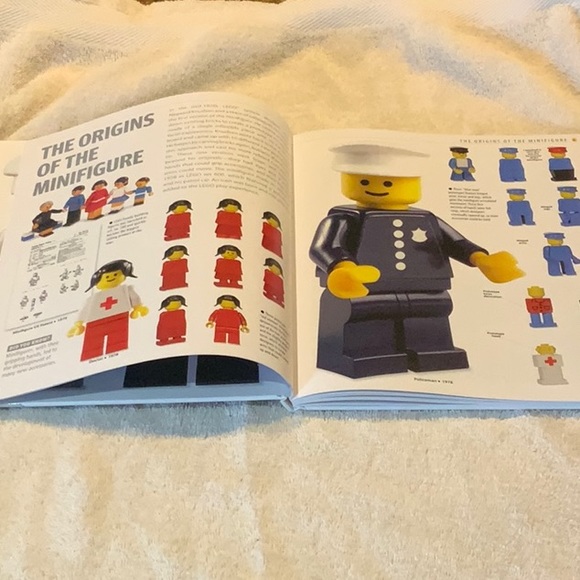 The Lego book and standing small in slip case, set hardcover - Picture 10 of 14